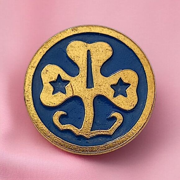 Vintage Girl Scouts Trefoil Pin World Association Blue Enameled Gold Tone R - Picture 13 of 13